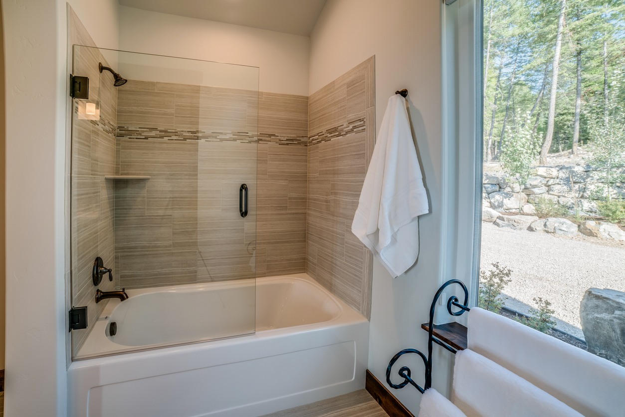Shower & Tub Installation in La Puerta